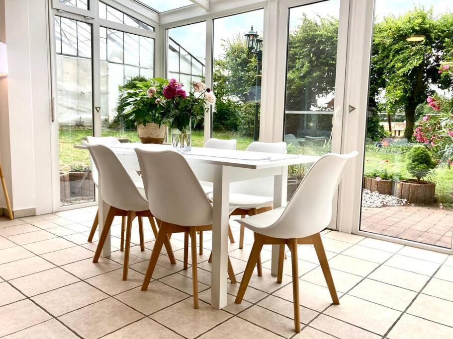 Helle Wohnung Mit Wintergarten - Naehe Ruhrgebiet Und Freizeitpark Movie Park Bottrop Exterior foto