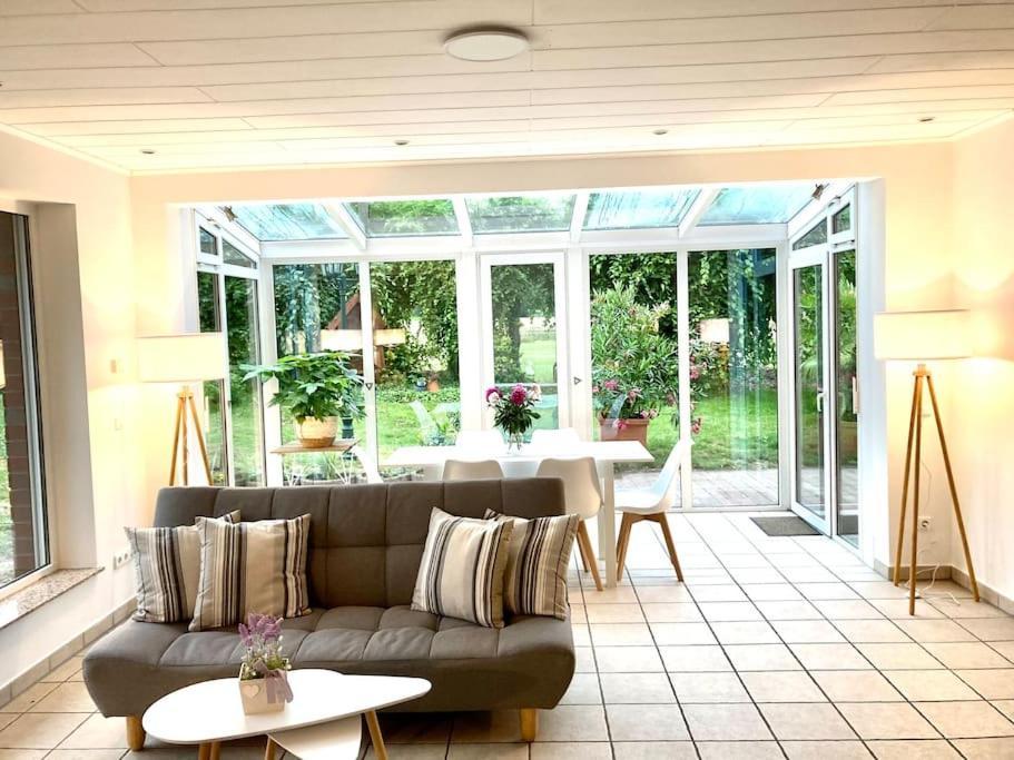Helle Wohnung Mit Wintergarten - Naehe Ruhrgebiet Und Freizeitpark Movie Park Bottrop Exterior foto